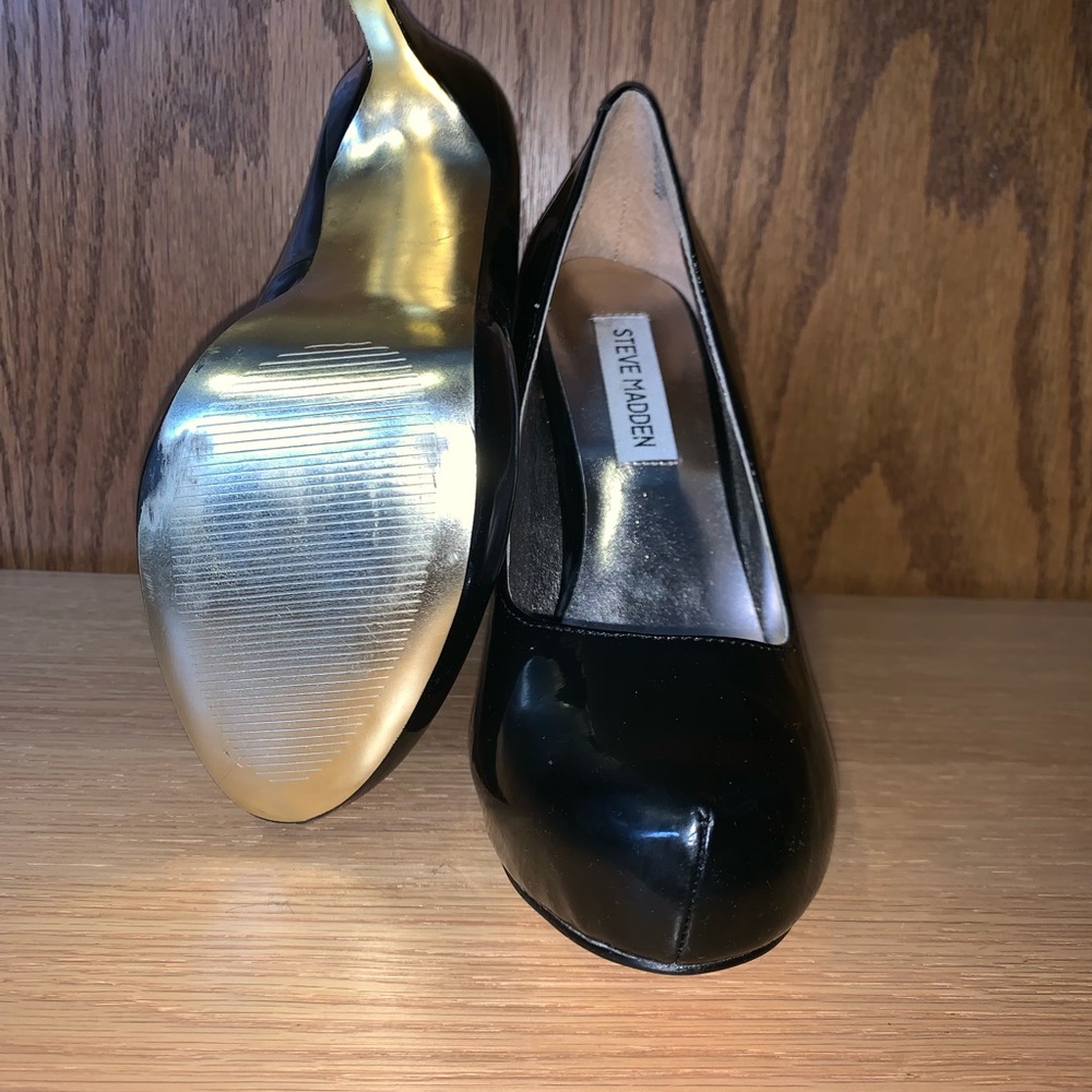 TPR! Steve Madden platinum bottom pumps.